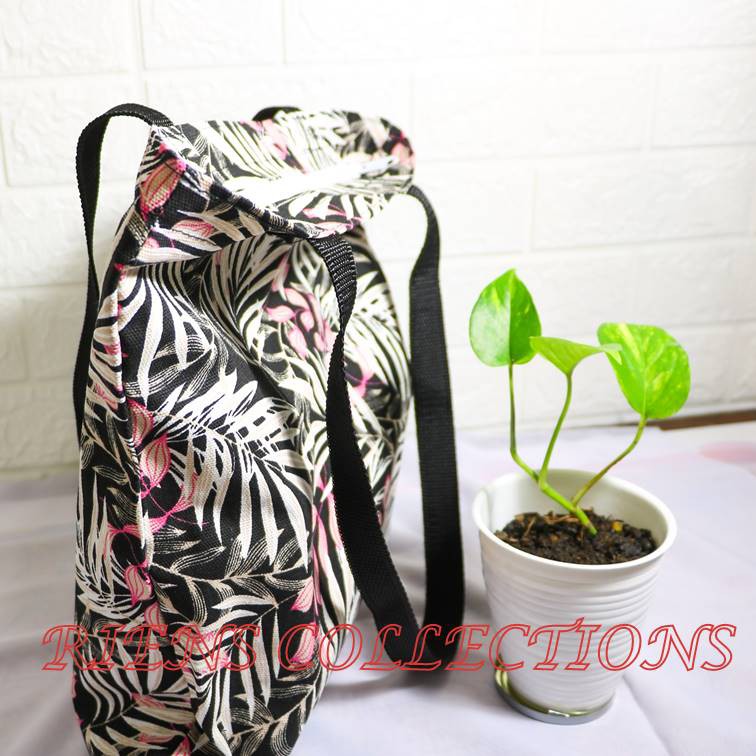 TOTEBAG KANVAS TAS KANVAS TAS WANITA TAS JOGJA SOUVENIR JOGJA MOTIF FLORAL PALM HITAM JAHITAN PREMIUM. Riens Collections