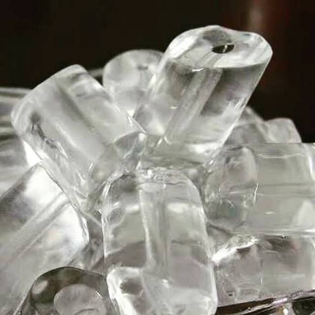 Es batu Kristal