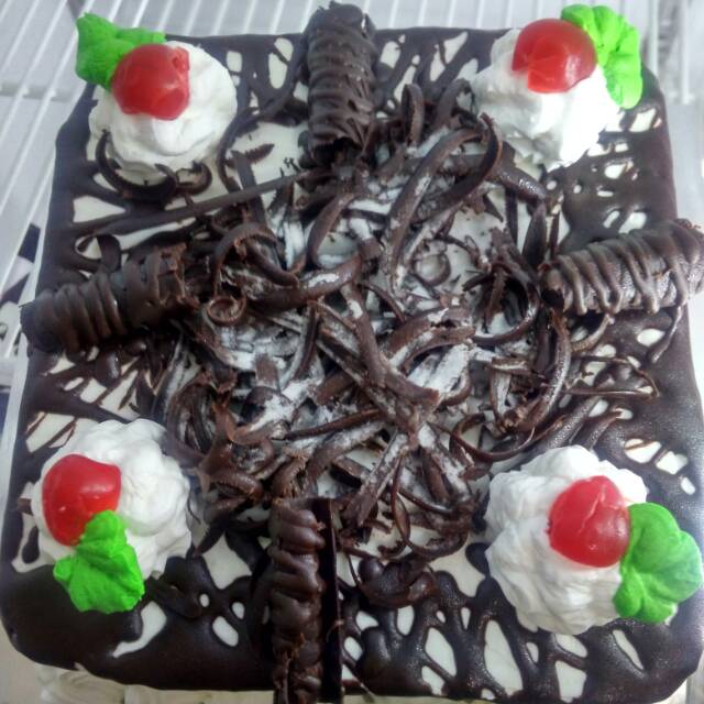 

Kue ulang tahun aneka ragam bentuknya