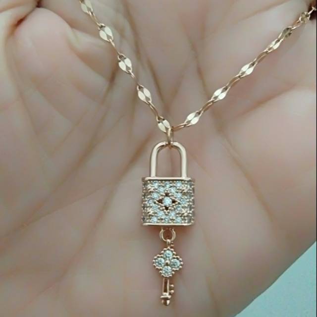 Kalung gembok LV