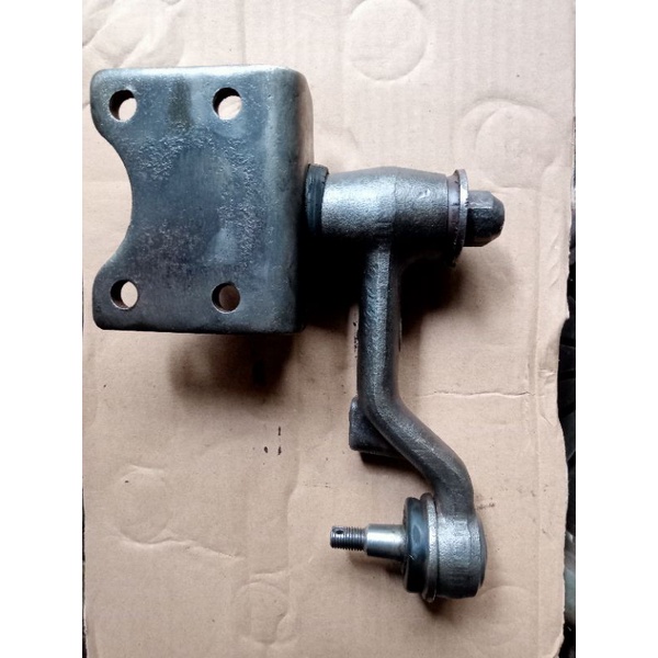 ball crank idle idler arm Mitsubishi L300 Japan 555