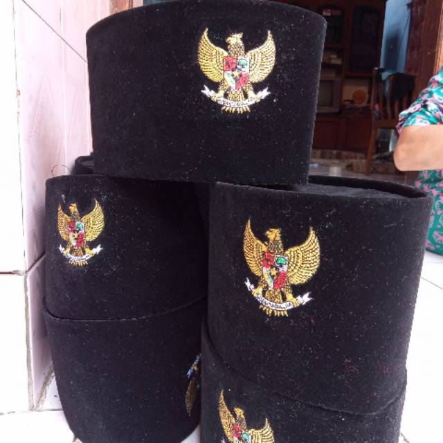 Peci songkok garuda