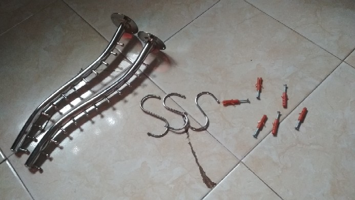 Gantungan Kaitan Huruf S