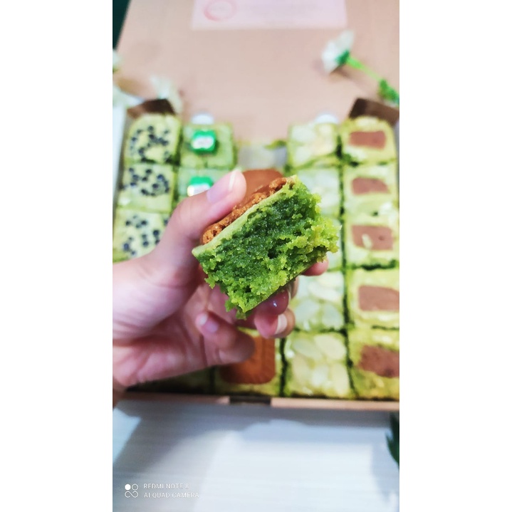 Brownies Bella Premium Matcha Browns Brownies FUDGY Panggang Sekat Green Tea II New Year Hampers