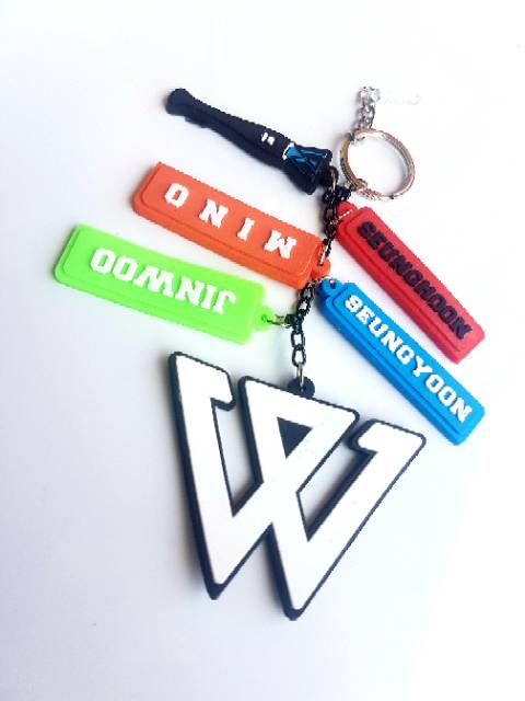 WINNER gantungan kunci keyring strap hp kpop