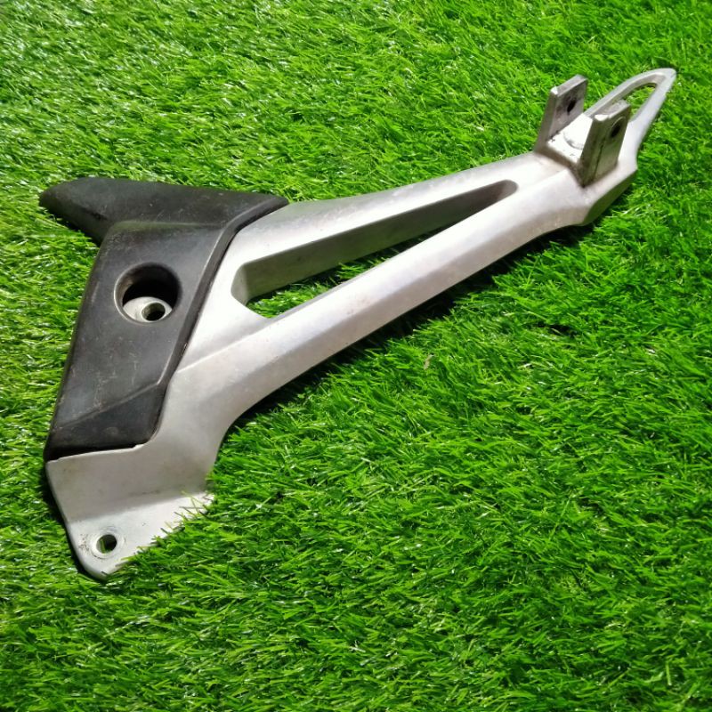 Dudukan fustep belakang Honda Revo dudukan step footstep belakang kiri Honda Revo lama Revo lancip