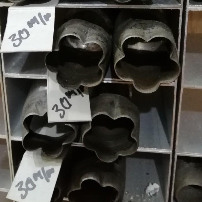 

Delia | Plong Bunga 30Mm 5 Kelopak Pembolong Bunga - Hole Punch Flower