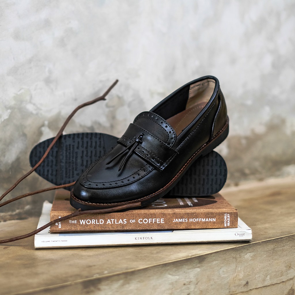 PIETRA BLACK ORIGINAL x GIANT FLAMES Sepatu Loafers Hitam Pria Slip On Simple Formal Casual Kerja Kantor Slop Resmi Kantoran Pesta Kondangan Selop Jalan Santai Hangout Kuliah Penny Loafer Semi Kulit Premium Big Size Jumbo Ukuran Besar 44 45 Keren Kekinian