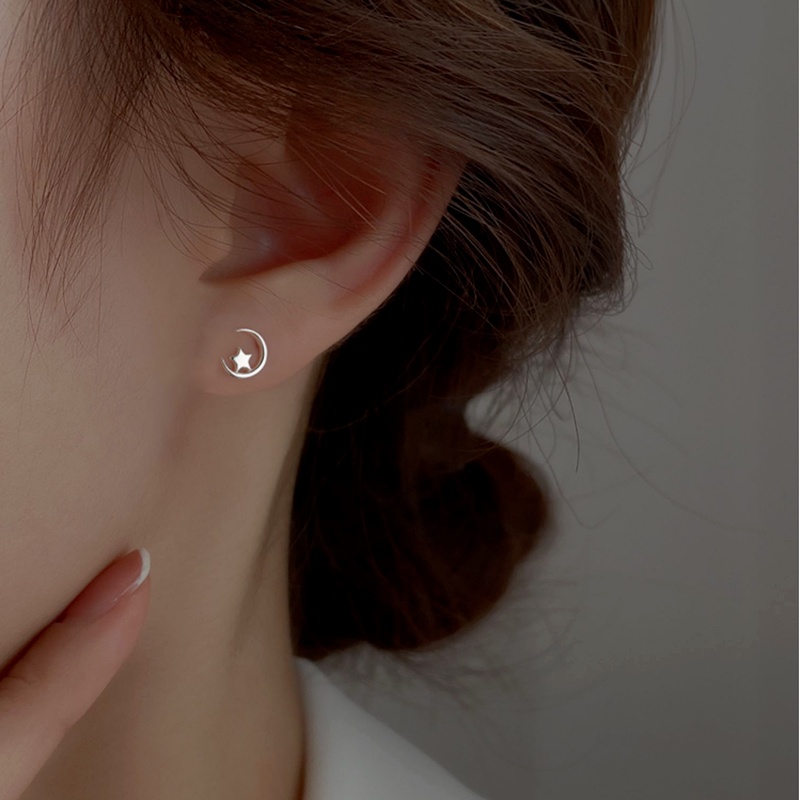 We Flower Anting Stud Desain Bulan Bintang Bahan s925 Silver Gaya Korea Untuk Wanita