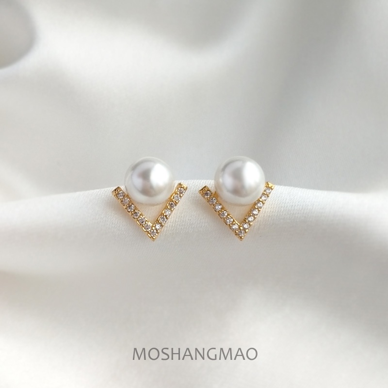 Mini V Pearl Ear Studs Earrings Women Girls Earrings Jewelry Fashion Accessory