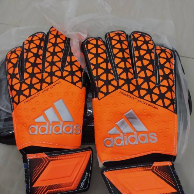 Sarung tangan kiper adidas