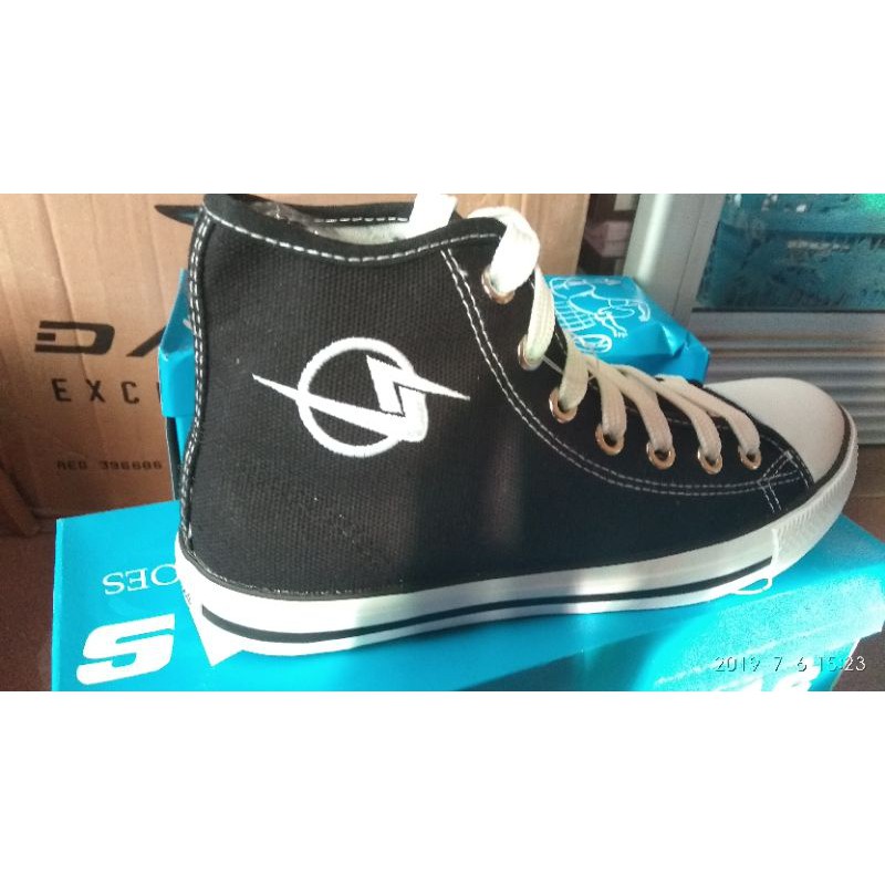 Sepatu Dallas Campus HC