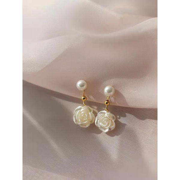 Anting Wanita Bandul Mawar Import / Anting Hijab