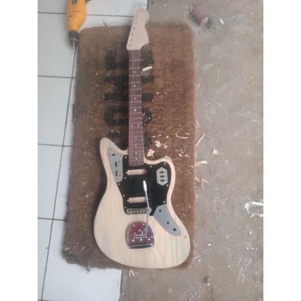 gitar fender jaguar custom