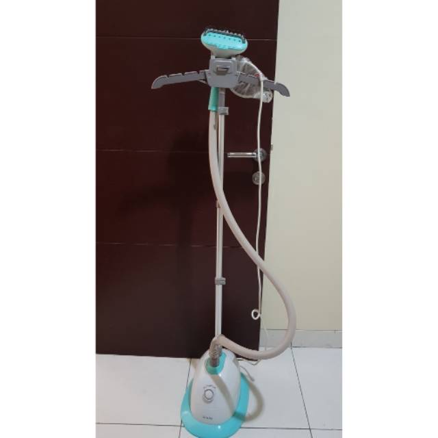 Setrika uap merk Salav