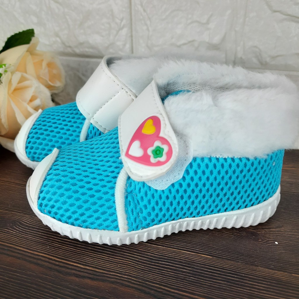 [TAMAN SEPATUKU] SEPATU TRENDY MURAH BOOT BULU LOVE ANAK PEREMPUAN UNTUK 1-3 TAHUN CAX10