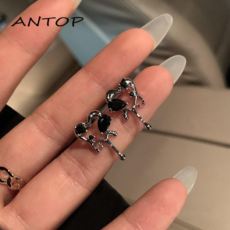 Anting Stud Bentuk Hati Gelap Untuk Wanita