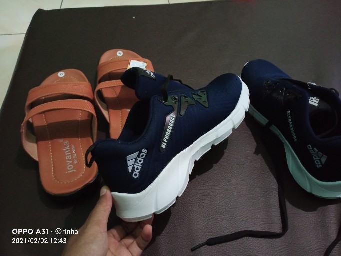 Sepatu Seneker Alpabon