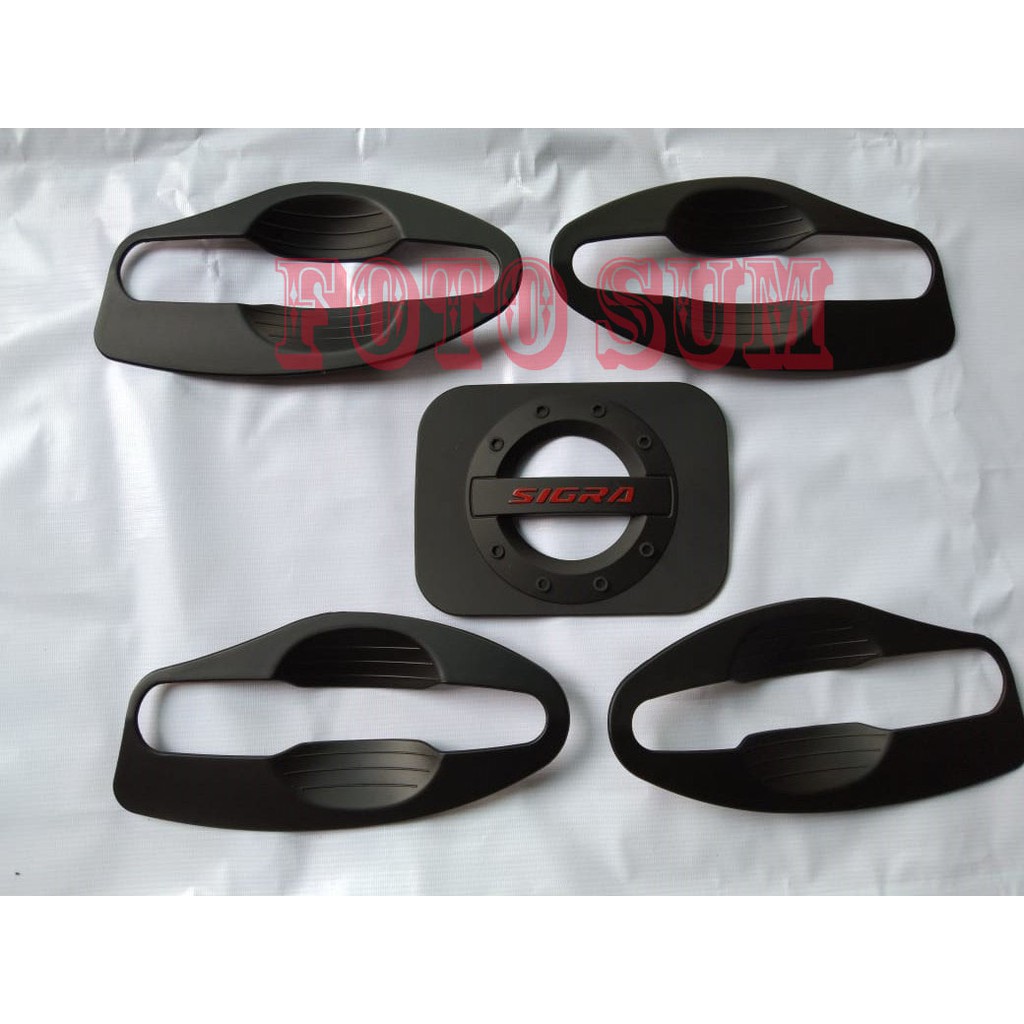 outer dan tangki mobil sigra tulisan merah