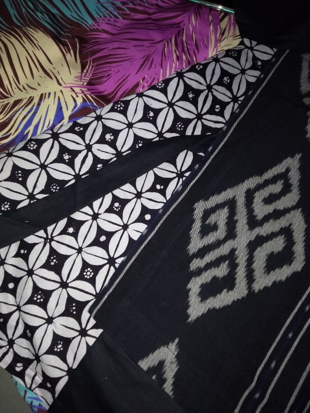 Atasan Batik Tenun Emma Black