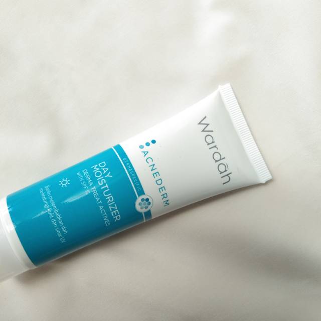 Wardah acnederm day moisturizer // wardah acnederm series // preloved wardah
