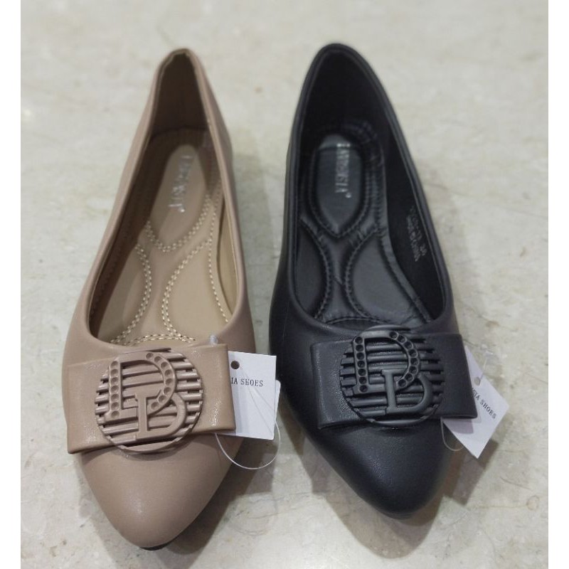 Sepatu flat wanita lawrensia