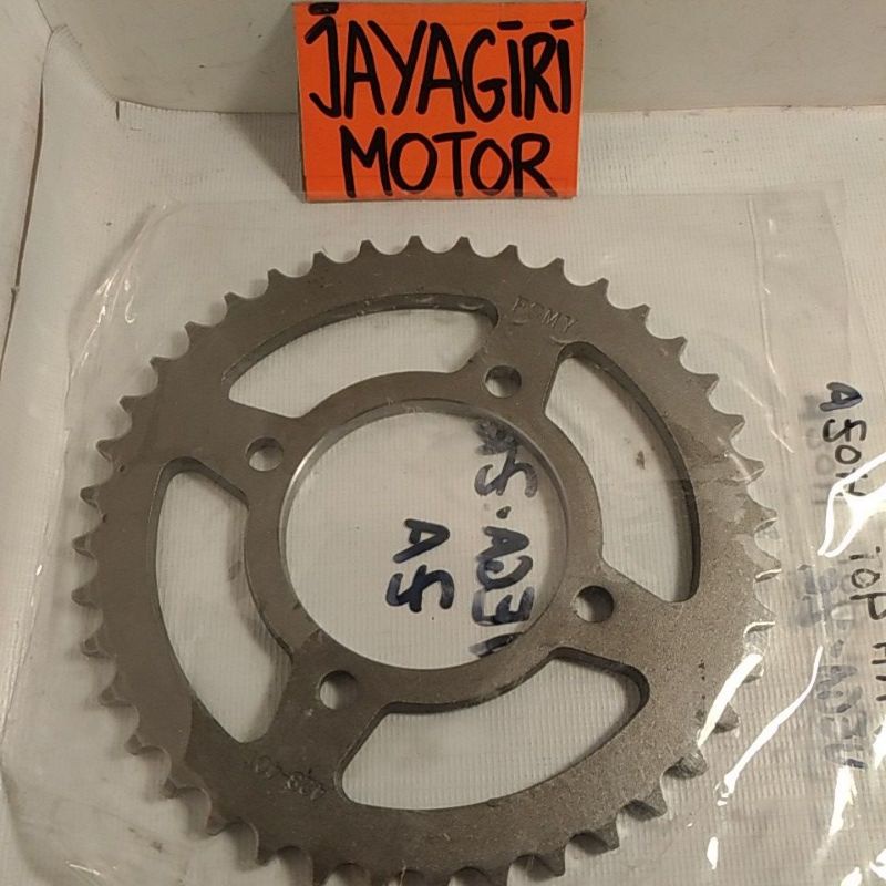 Gear Belakang Vega ZR 428 38T 39T 40T 42T 43T 45T 15T Gigi Tarik 428-39T 428-40T 428-15T 428-38T 428-42T 428-43T 428-45T Rantai Roda Chain Kit Chainkit Sprocket Gear Gearset Gir Jupiter MX Wheel Yamaha Asli Original YGP R New 38 39 40 42 43 45 15 T Mata-Fushimaya - 40T
