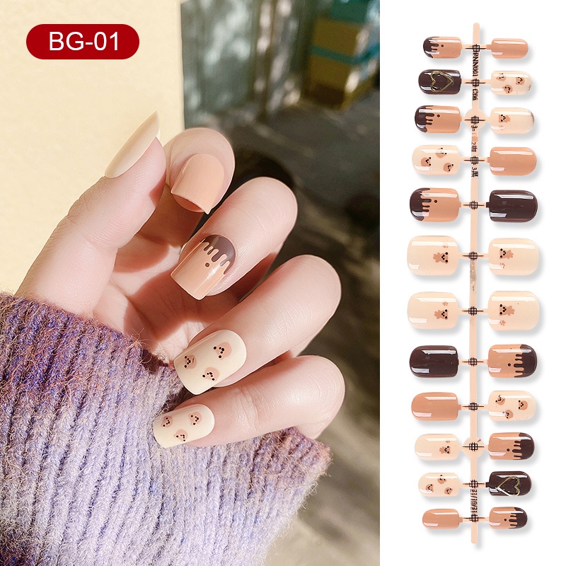 24pcs / Set Kuku Palsu Motif Beruang Snoopy Bahan Akrilik Untuk Nail Art