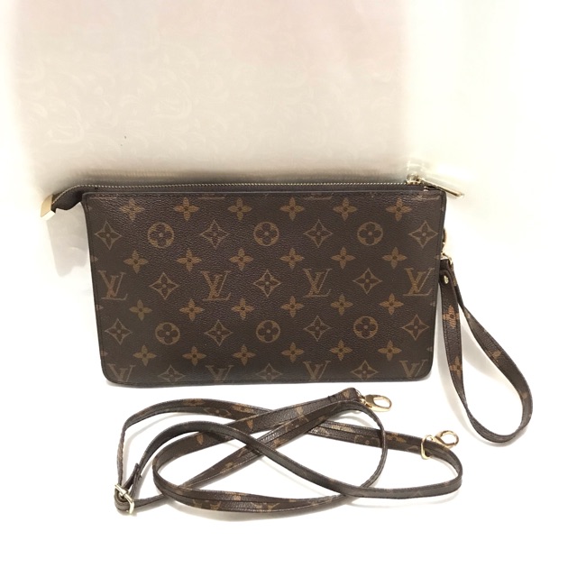 Preloved Clutch LV not authentic