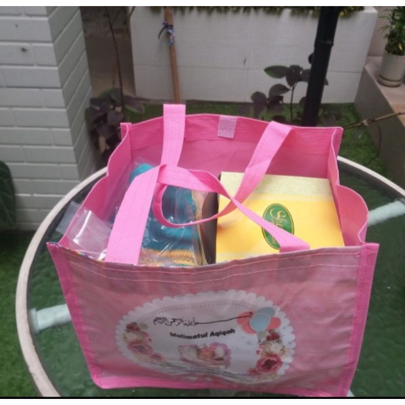 

Tas Goodie Bag Custom Nama Foto Tulisan Acara Aqiqah Tahlilan Khitanan Selametan Tasyakuran Harga Termurah Muat Nasi Box