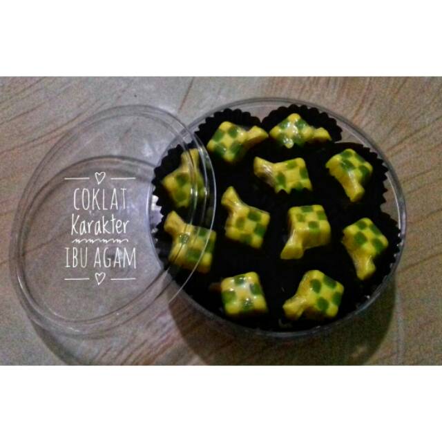 

Coklat Karakter bentuk Ketupat