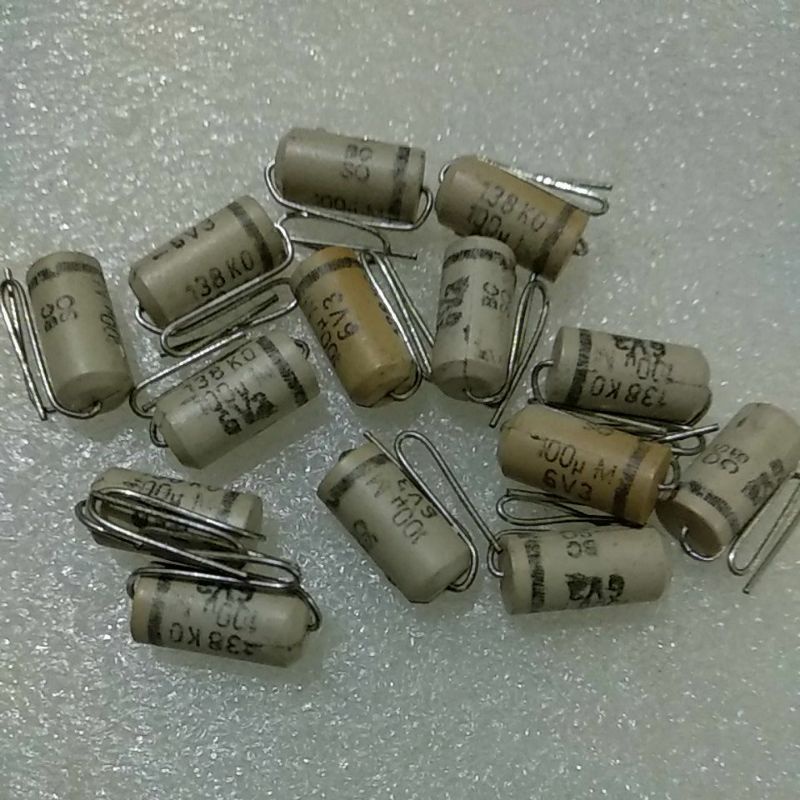 KAPASISTOR 100 UF 6V3