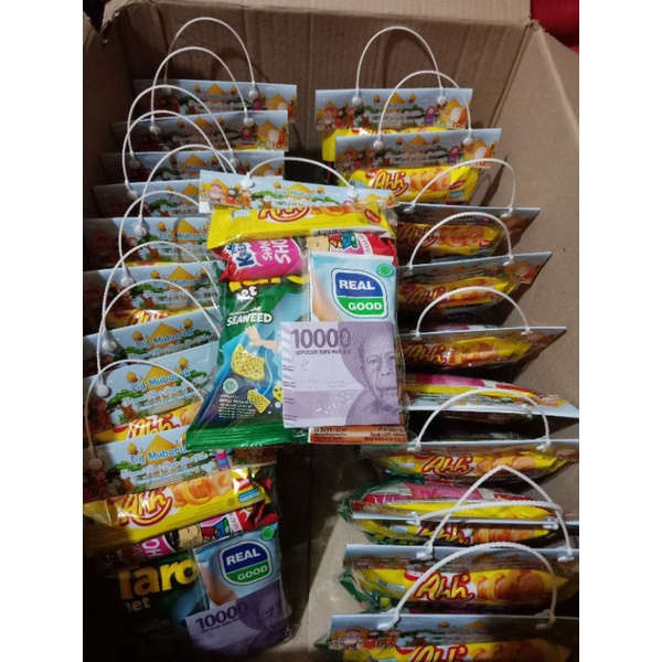

HAMPERS LEBARAN / BINGKISAN ULANG TAHUN / PARSEL SNACK / MURAH