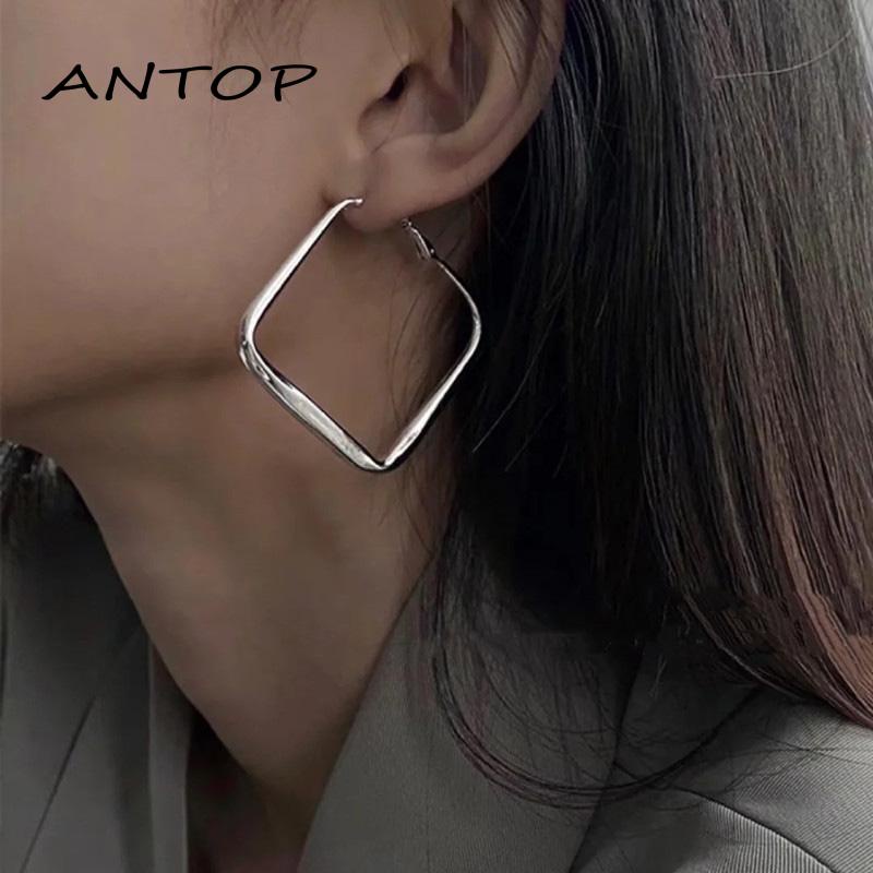 Anting Tusuk Gantung Temperament Desain Persegi Gaya Retrosimple Untuk Wanita