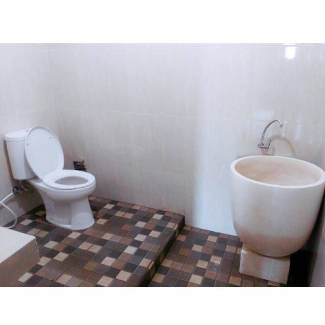 Bak mandi marmer minimalis glossy