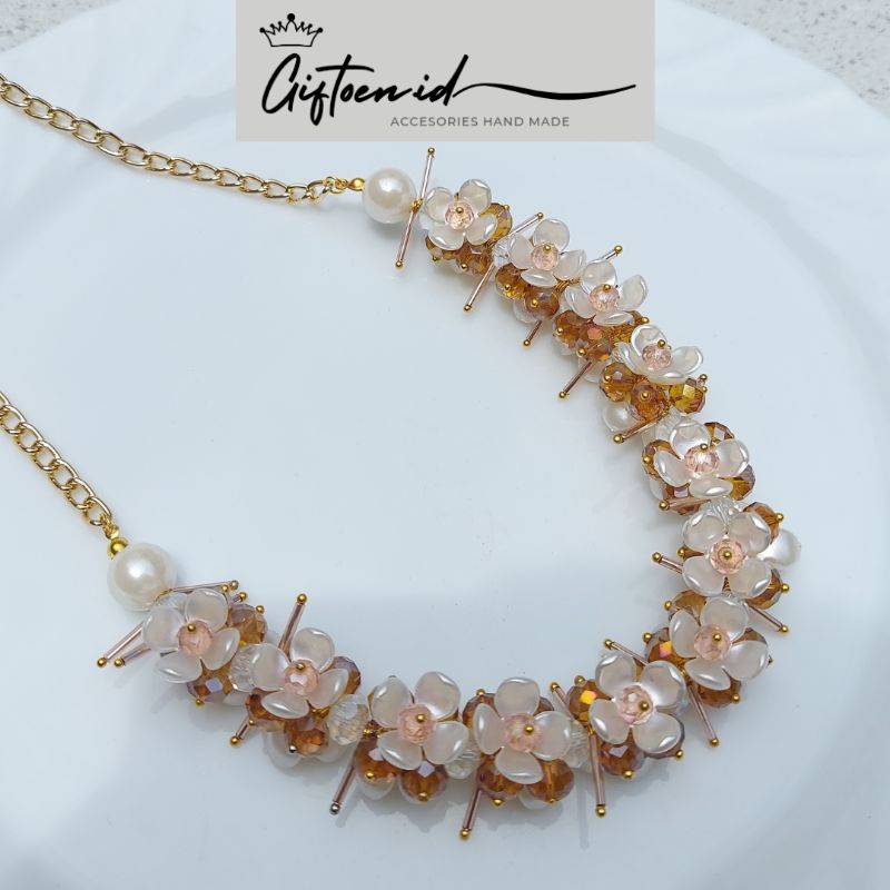 Kristal Necklaces / Kalung Kristal kode Ayura by giftoenacc