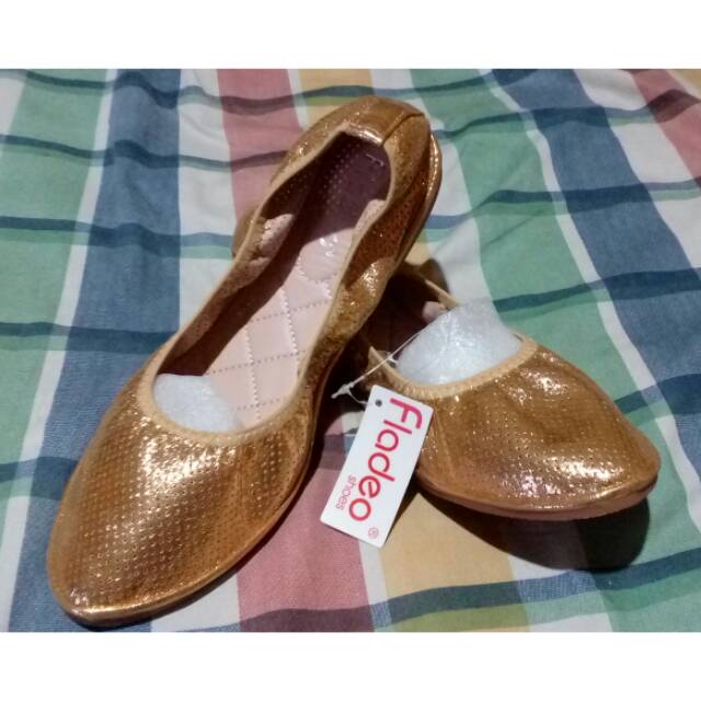 Sepatu fladeo