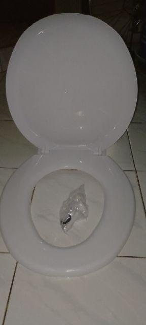 Tutup Closet Tcehplas Putih / Model Toto