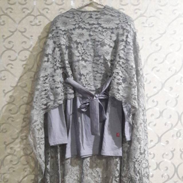 Long cape kebaya brokat