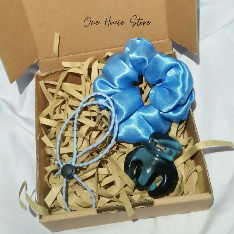 

HAMPERS / GIFT BOX / KADO SCRUNCHIE (ULANG TAHUN, WISUDA DLL)