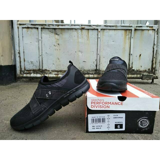 Sepatu Olahraga cewek Skechers