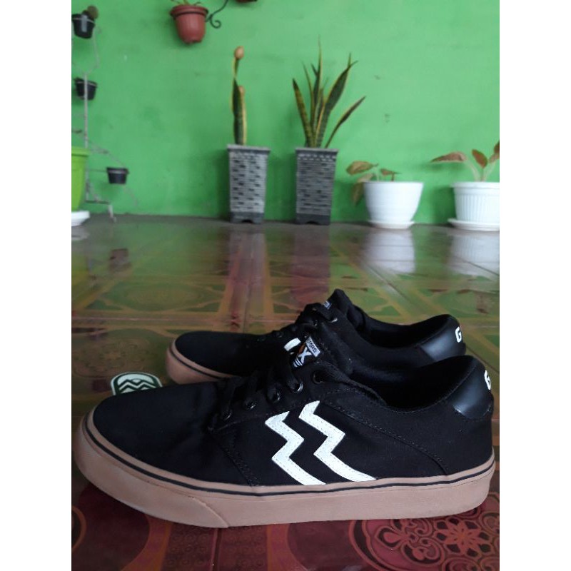 Sepatu Geoff Max GMX x Mike Milford - Gavin Black Gum Second Original No Box
