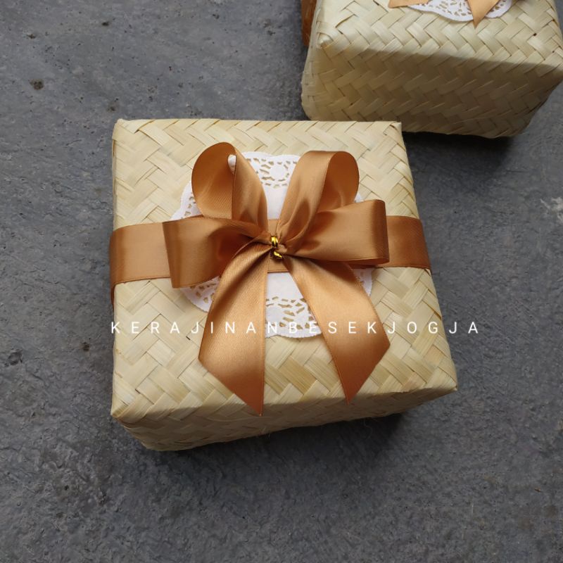 SEPASANG BESEK BLICING PITA besek bambu besek nasi besek kotak besek Jogja besek murah