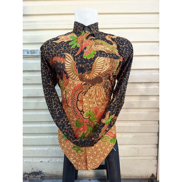 Kemeja batik motif Naga