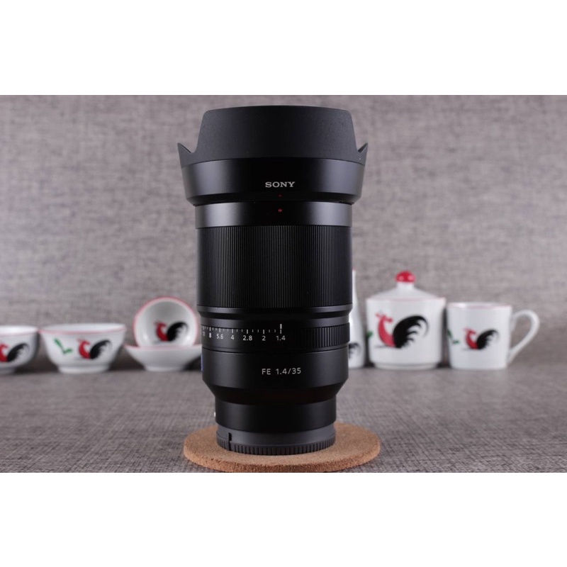 Lensa Sony Zeiss Distagon 35mm F1.4