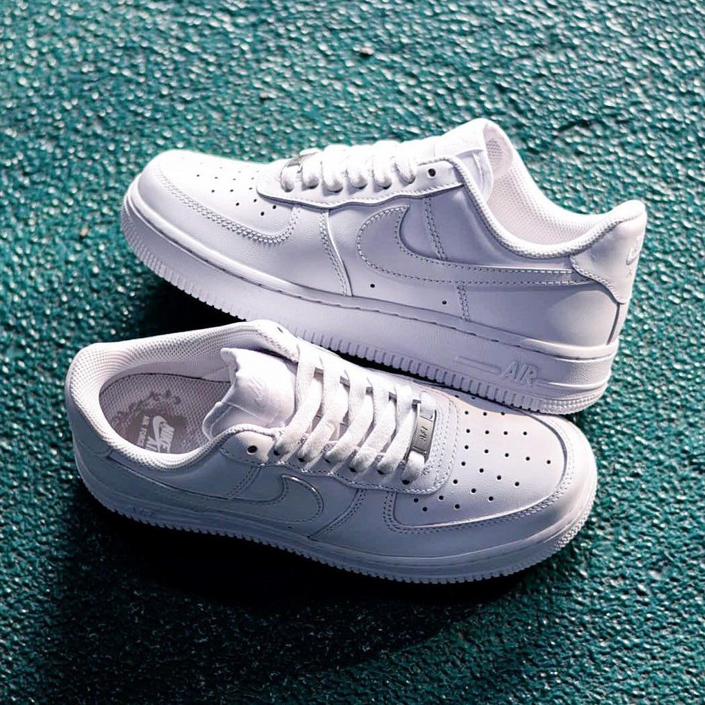 NIKE AIR FORCE 1 '07 TRIPLE WHITE ORIGINAL 100%