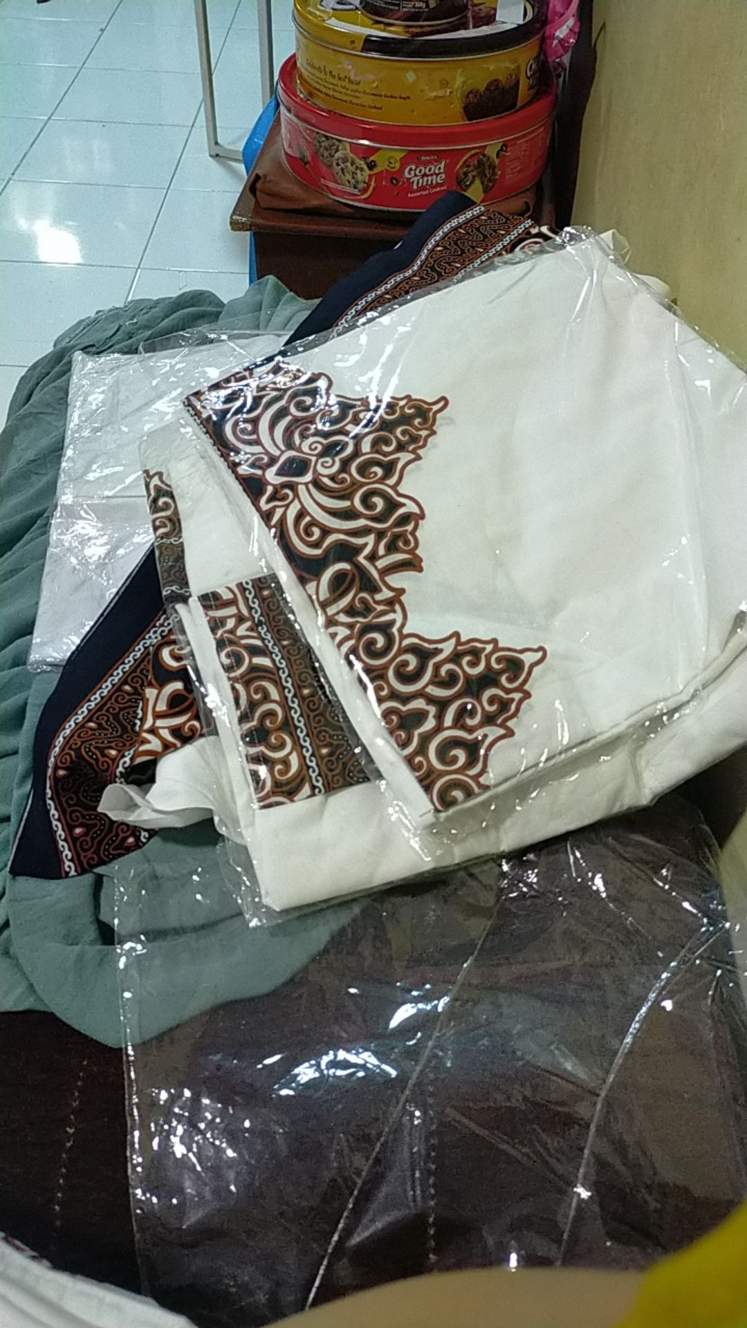 Setelan Sarung Dan Koko Batik Tumpal Putih Lengan Panjang Batik Solo