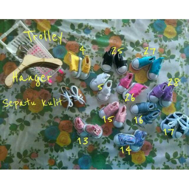 Aksesoris Kacamata doll 20cm & Sepatu Doll 20cm EXO, BTS, SEVENTEEN