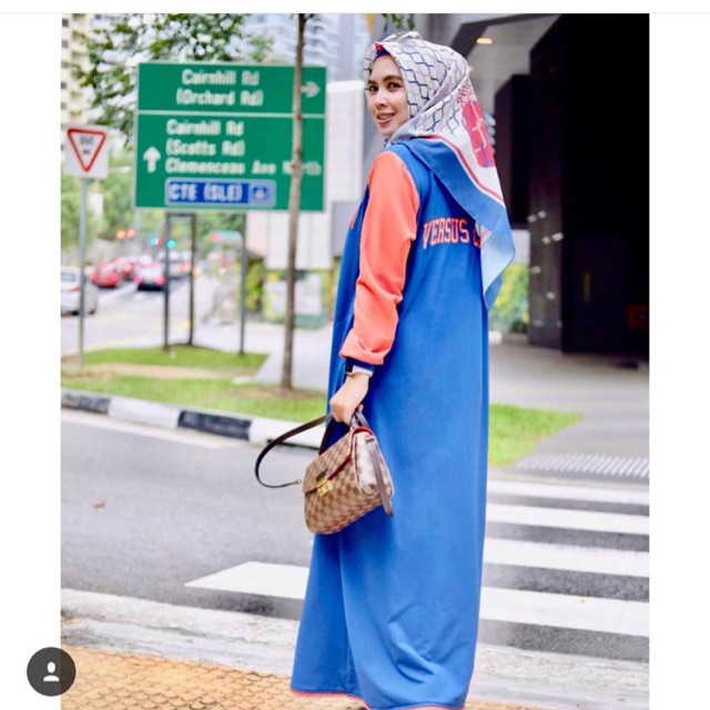 Dress Thumbler Versus City
