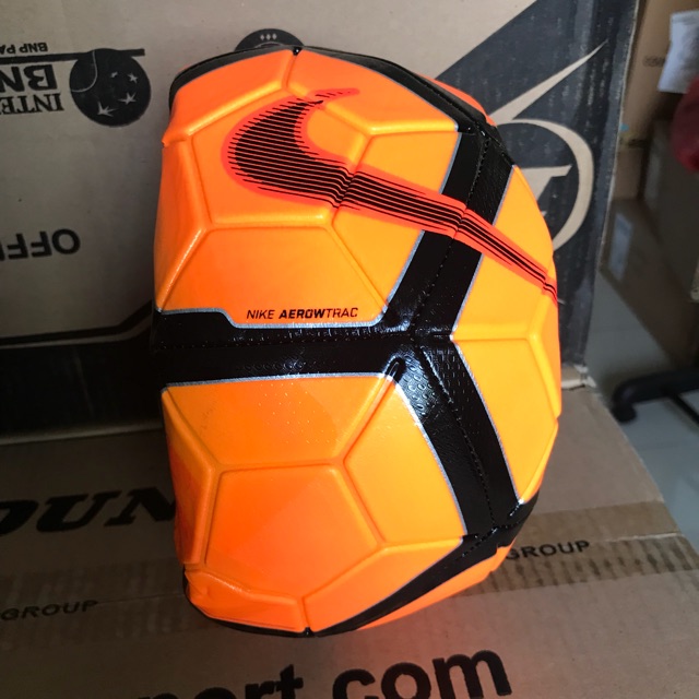 BOLA NIKE STRIKE AEROWTRAC Sepak Bola ORANGE (bukan bola futsal)